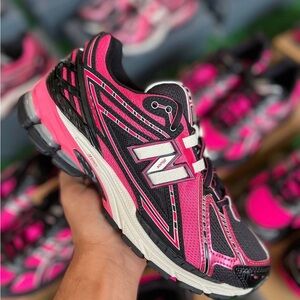 New Balance 1906r Women’s 9 New Balance 1906R Pink & Black